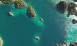 Aerial view of a turquoise coastline — Lords of the Lands